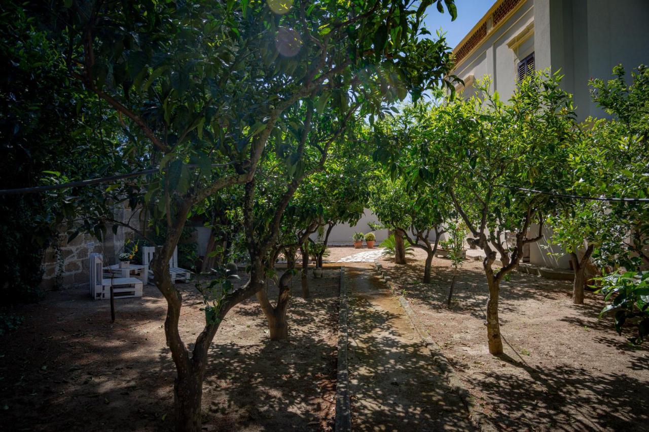 Antica Casina B&B Di Charme 풀사노 외부 사진